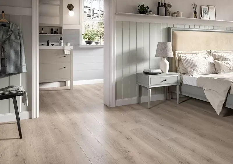 Parchet laminat Egger Nature Sense 2025, Aqua AQ24, Stejar Pinot gri deschis EL2112 Preț mic