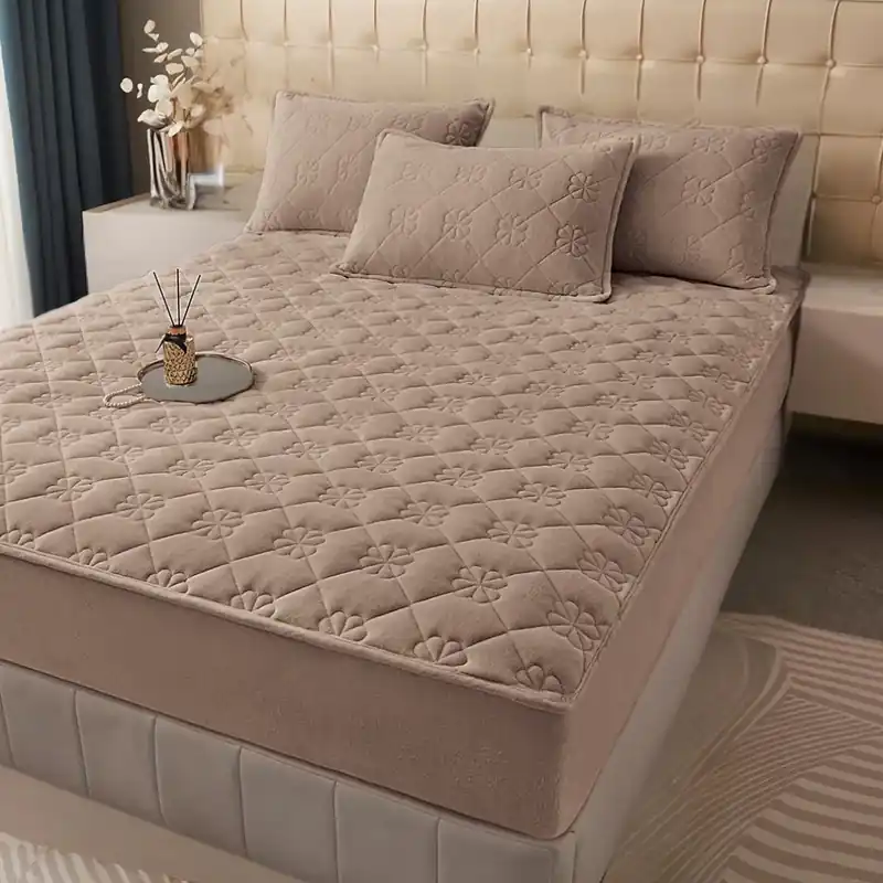 ConfortSoft - Husa de Pat Premium din Catifea Matlasata 160x200 + 2 Fete Perna - Maro Deschis - CECTF_M077 Nu rata
