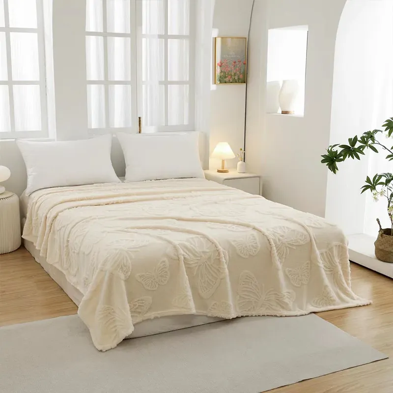 Ofertă de sezon Patura Cocolino cu Model 3D Fluturi (200x230 cm) - Bej Deschis - PCGB_U032
